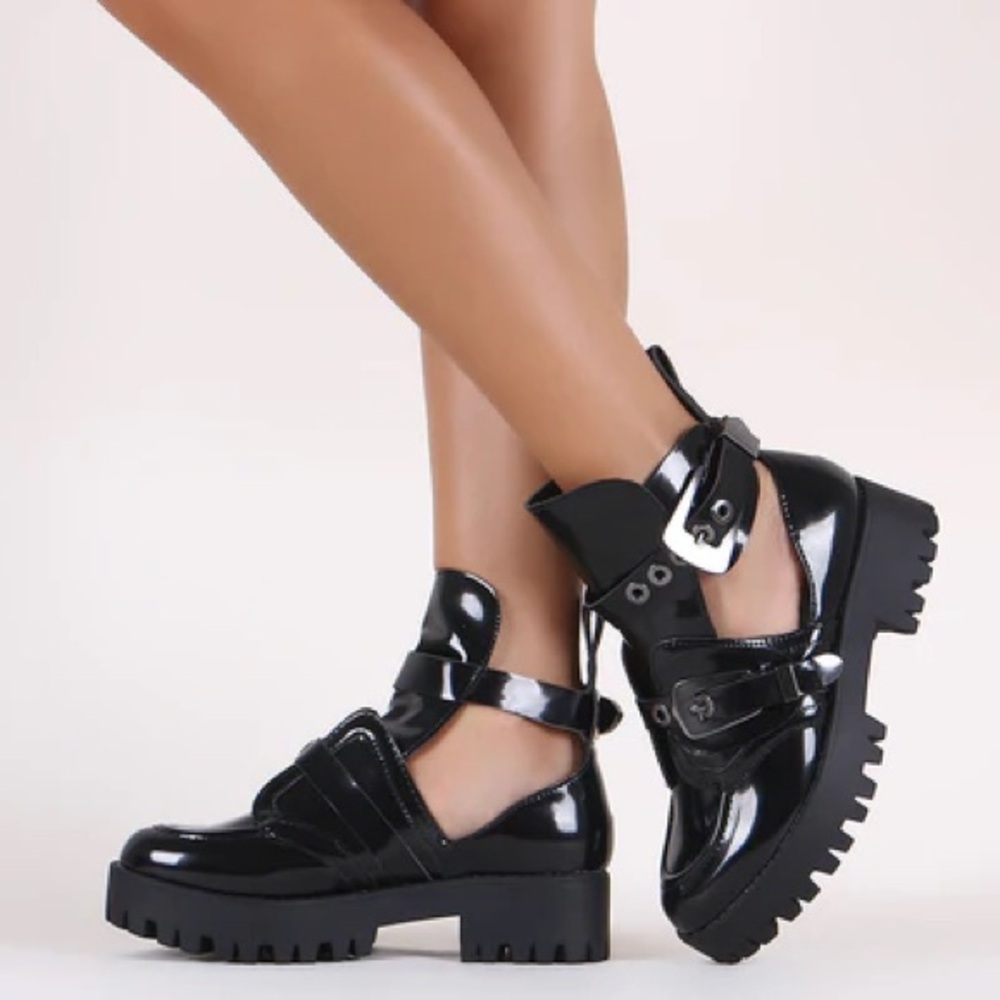 Wild Diva Buckled Platforms 🖤
